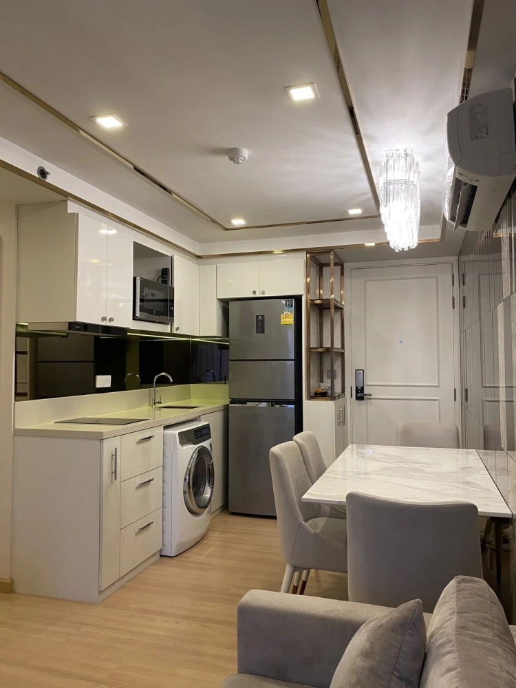 Luxury condo for rent at KnightsBridge SkyCity, Saphan Mai. Beautifully decorated unit with high-quality built-in furniture. Amazing price! Book now!
