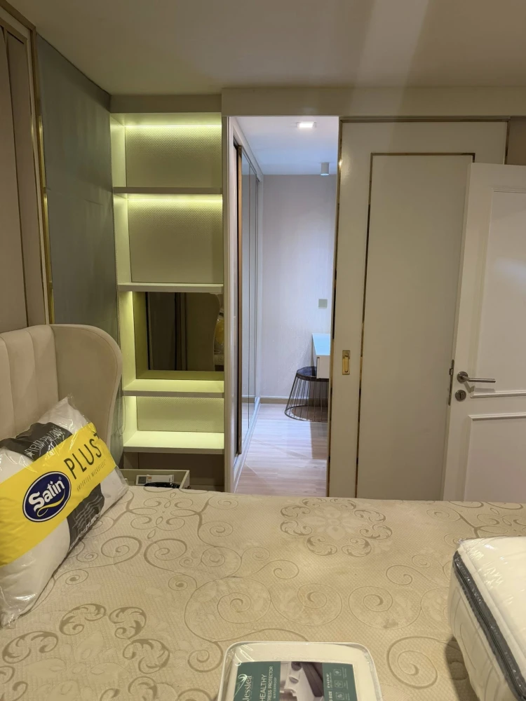 Luxury condo for rent at KnightsBridge SkyCity, Saphan Mai. Beautifully decorated unit with high-quality built-in furniture. Amazing price! Book now!