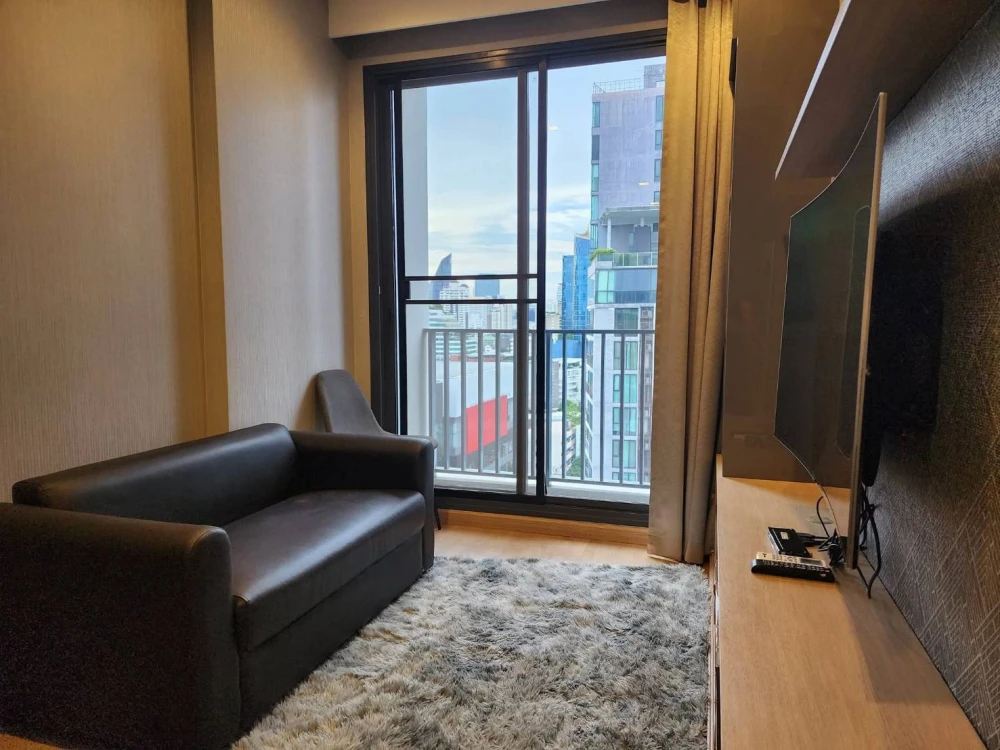 Condo for rent, luxury M Thonglor 10, beautifully decorated room, 14th floor, high view, comes with a very good price. You must hurry to reserve.