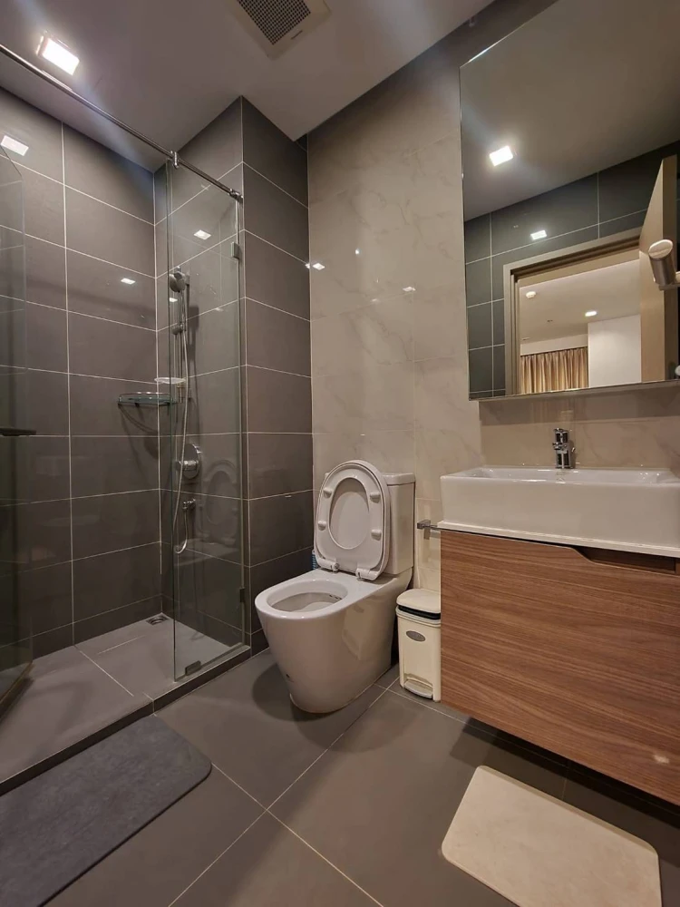Condo for rent, luxury M Thonglor 10, beautifully decorated room, 14th floor, high view, comes with a very good price. You must hurry to reserve.