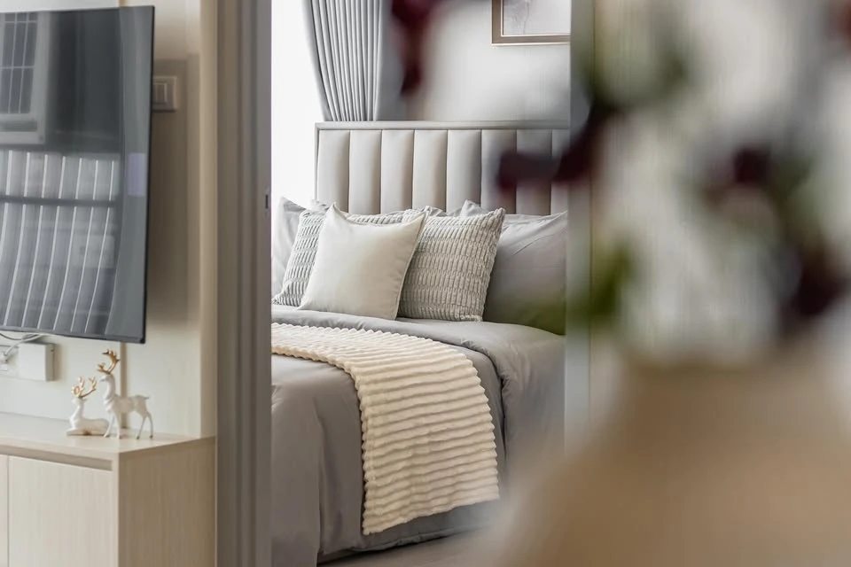 Luxury condo for rent, The Parkland Phetkasem 56, corner room, private, decorated in modern luxury, hurry and reserve now.