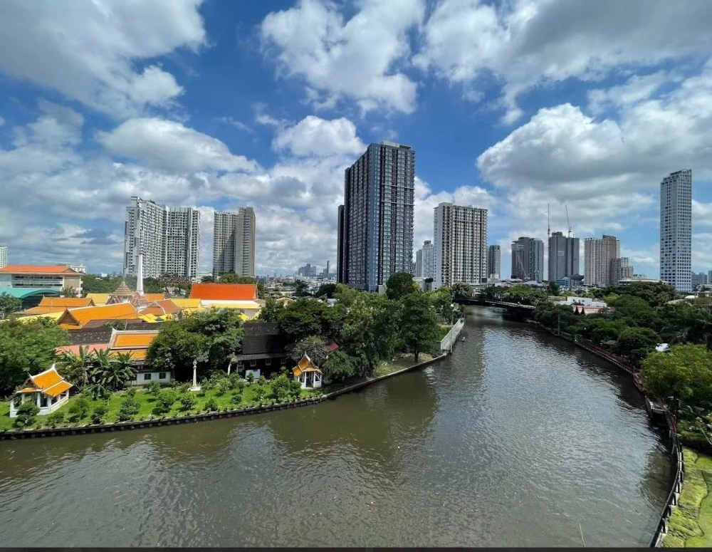 Luxury Resort-Style Condo for RENT - Spacious 65 sq.m., 2 Bedrooms & 2 Bathrooms, 6th Floor Corner Unit (Highest Privacy & Best Layout), Surrounded by