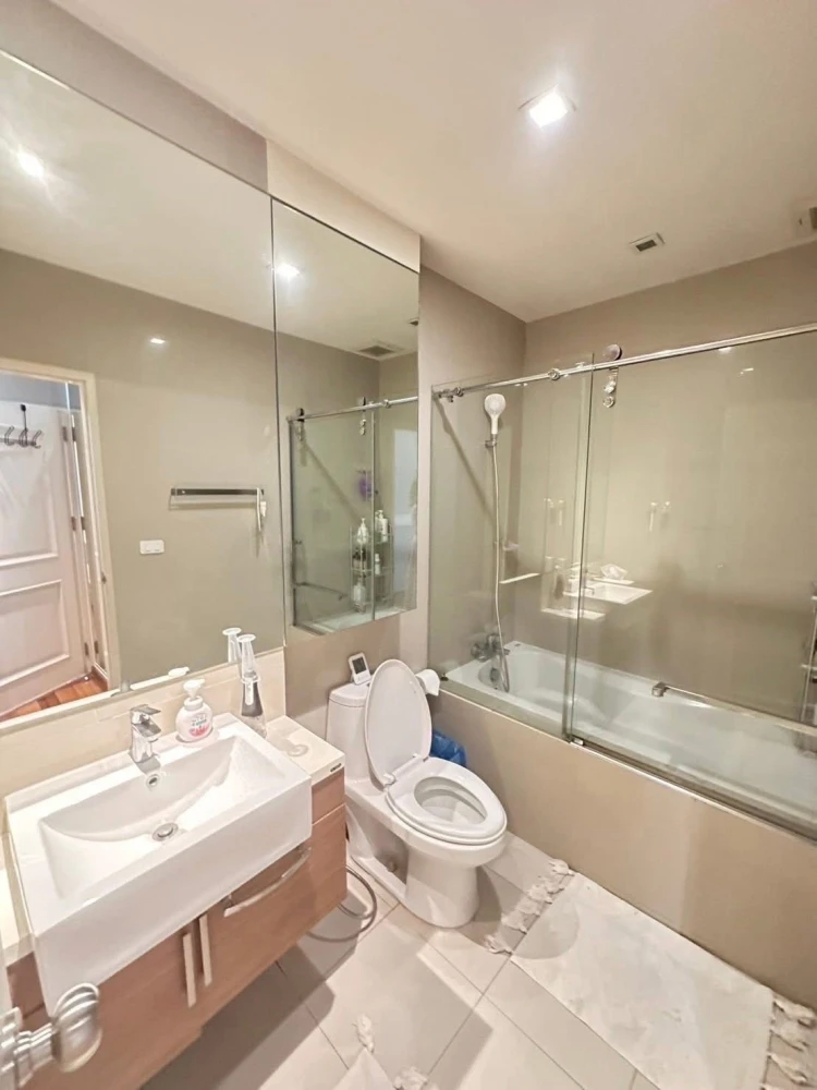 Spacious 43 sq.m. 1-BR Condo for Rent - Walk-in Closet & Bathtub, Just 140m to BTS Ari | ✨ Noble Reform