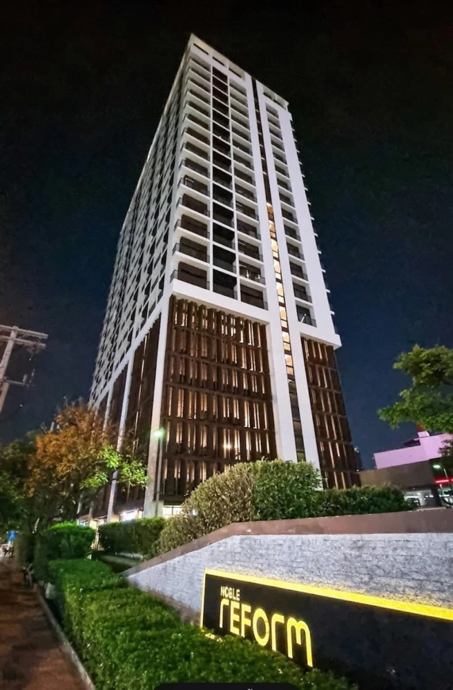 Spacious 43 sq.m. 1-BR Condo for Rent - Walk-in Closet & Bathtub, Just 140m to BTS Ari | ✨ Noble Reform