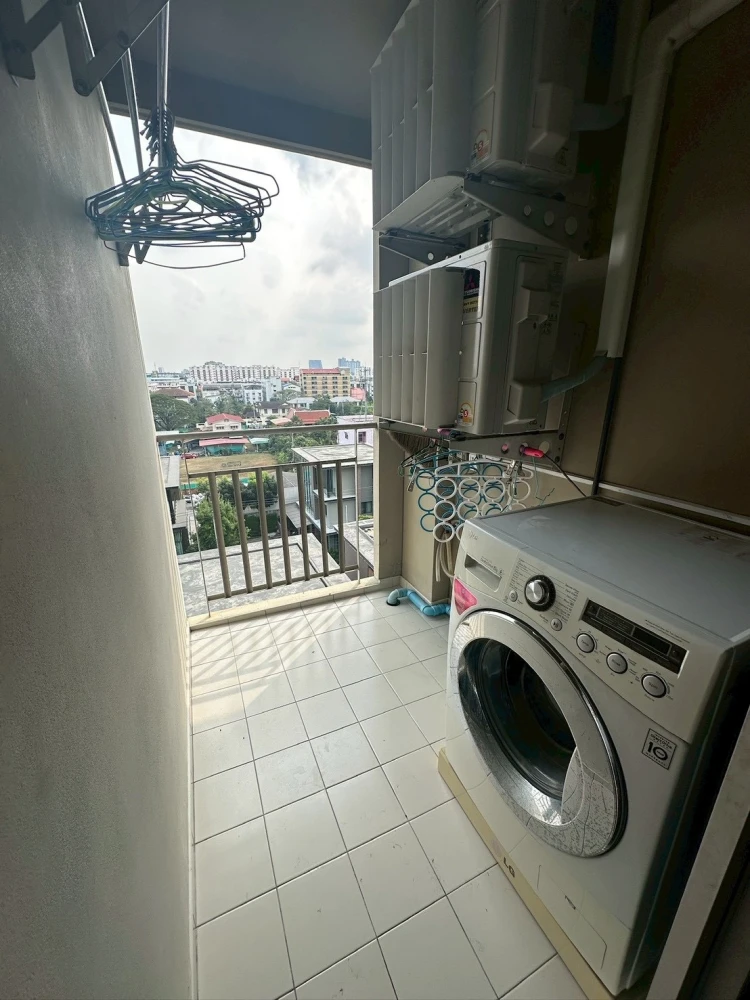 Fully Furnished 1-BR Condo for Rent - Tower D3, 8th Floor with Separate Kitchen & Washing Machine | ✨ Lumpini Town Bodindecha-Ramkhamhaeng