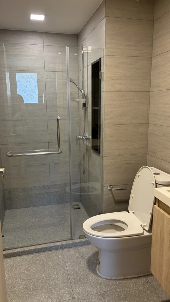 Fully Furnished 1-BR Condo for Rent - 27.61 sq.m., 2nd Floor (Building B), Complete with Electrical Appliances in the Heart of Samyan | ✨ The Nest Chu