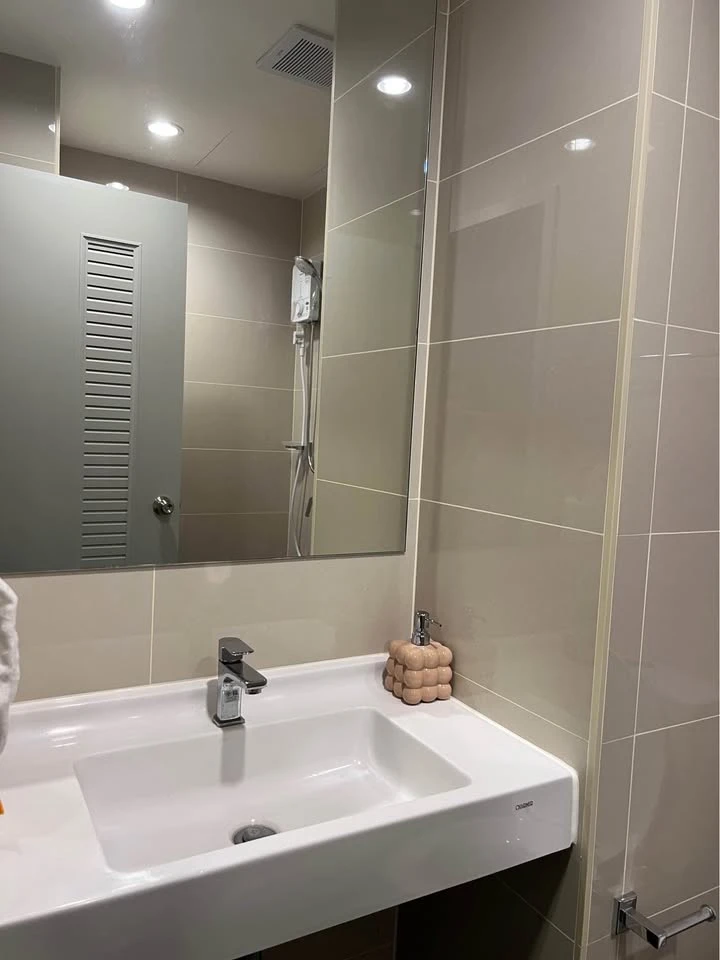 Condo for rent, luxuriously decorated, A space mega, well-separated rooms, great price, I must say you must not miss it.