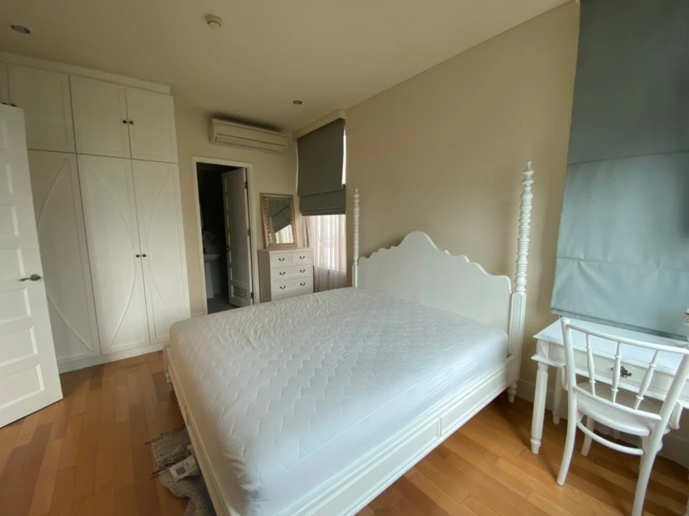 Urgent for rent !! Aguston Sukhumvit 22 Condo, beautiful room, fully furnished, near the train, reasonable price, don't wait !!