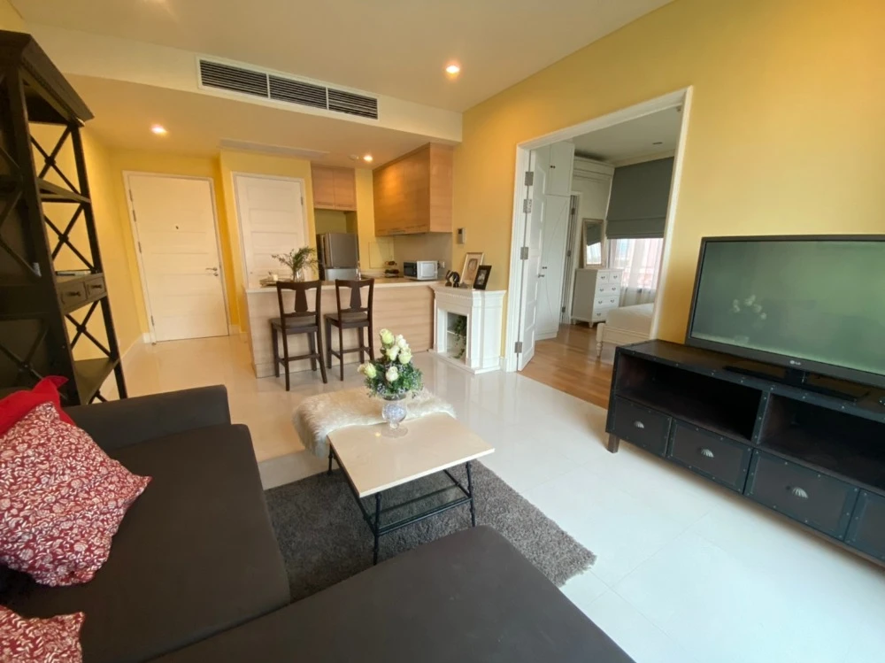 Urgent for rent !! Aguston Sukhumvit 22 Condo, beautiful room, fully furnished, near the train, reasonable price, don't wait !!