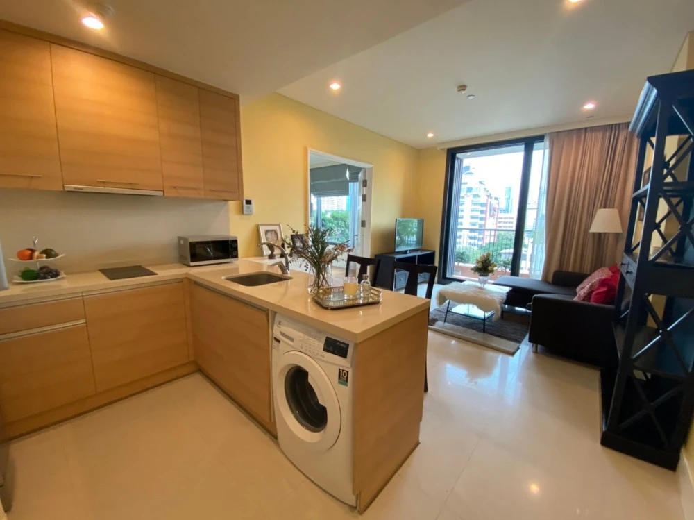Urgent for rent !! Aguston Sukhumvit 22 Condo, beautiful room, fully furnished, near the train, reasonable price, don't wait !!