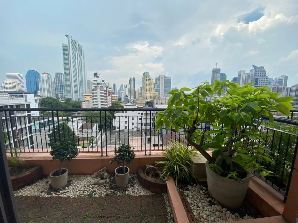 Urgent for rent !! Aguston Sukhumvit 22 Condo, beautiful room, fully furnished, near the train, reasonable price, don't wait !!