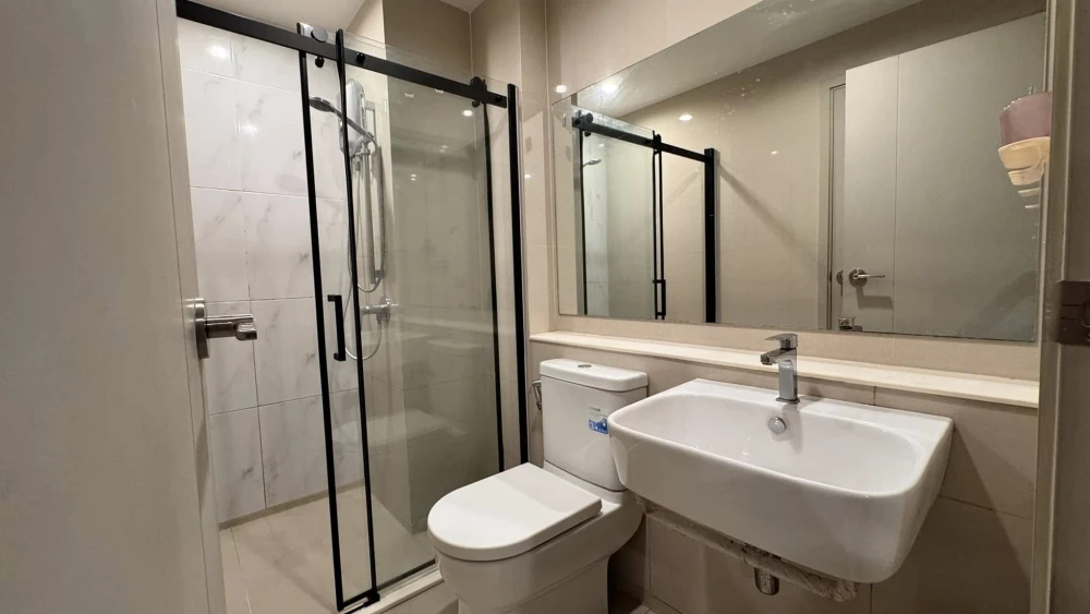 Urgently for rent, Aspire Erawan Prime, spacious room, 15th floor, high view, complete here, come and reserve now, don't delay.