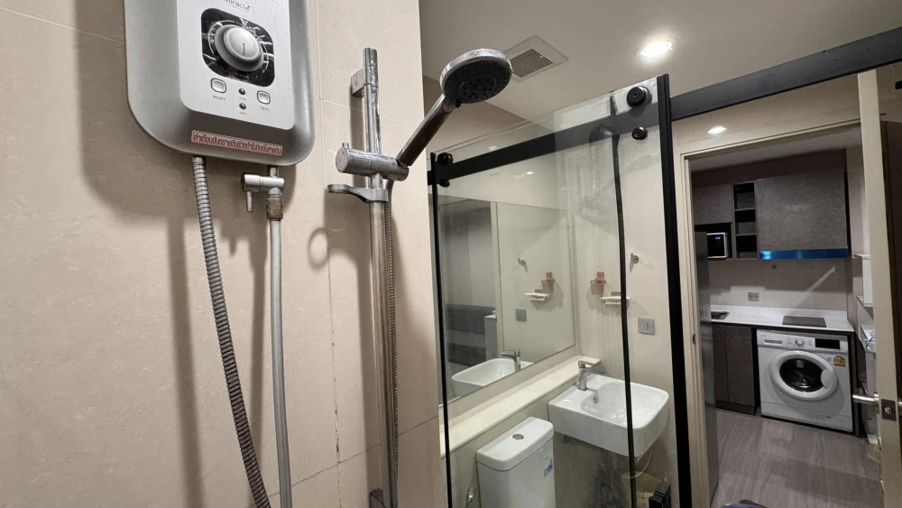 Urgently for rent, Aspire Erawan Prime, spacious room, 15th floor, high view, complete here, come and reserve now, don't delay.