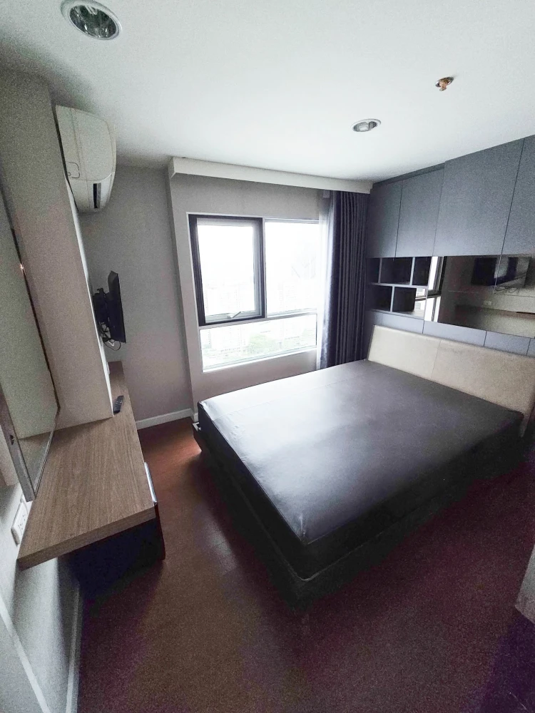 For rent immediately! Belle Grand Rama9 Duplex unit with spacious living area and complete amenities. Book now!