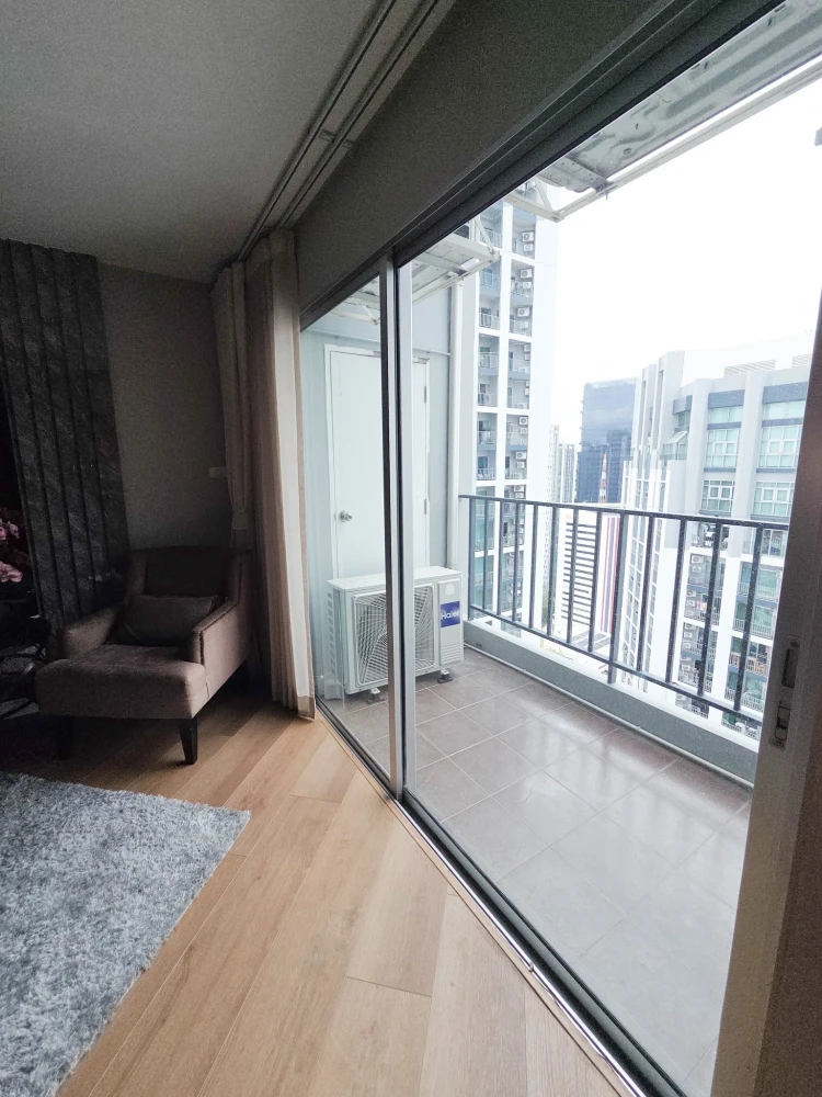 For rent immediately! Belle Grand Rama9 Duplex unit with spacious living area and complete amenities. Book now!