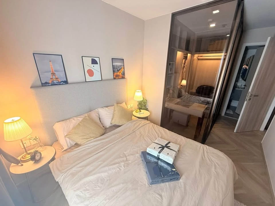 For rent immediately! Chapter Thonglor 25, fully furnished unit with high-quality built-in furniture. Amazing price! You'll regret not booking!