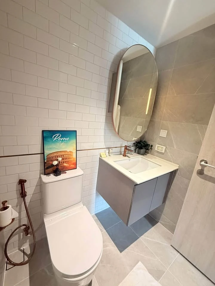 For rent immediately! Chapter Thonglor 25, fully furnished unit with high-quality built-in furniture. Amazing price! You'll regret not booking!