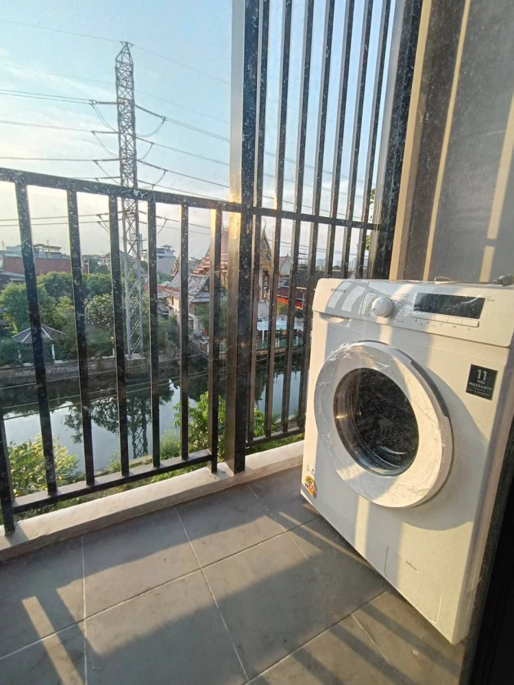 For rent immediately! Flexi Suksawat condo, ready to move in, partitioned into separate areas, fully furnished with appliances. Book now, don't miss o