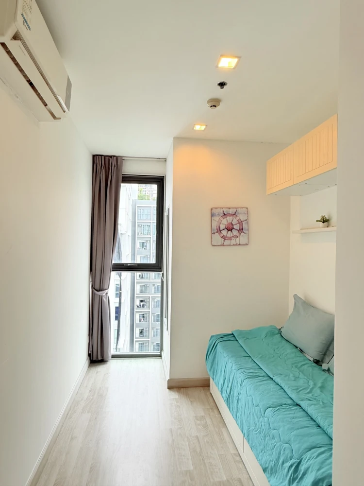 Urgently available for rent at Ideo Mobi Sukhumvit. Spacious room, high floor, great view, convenient and complete here. You must book now.