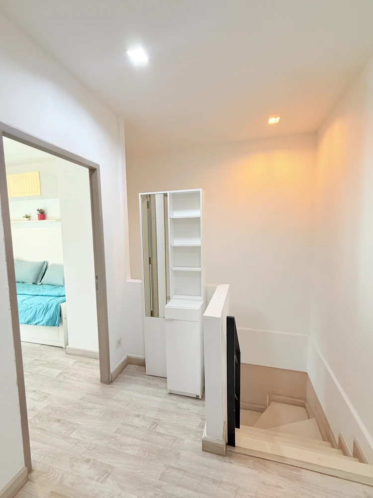 Urgently available for rent at Ideo Mobi Sukhumvit. Spacious room, high floor, great view, convenient and complete here. You must book now.