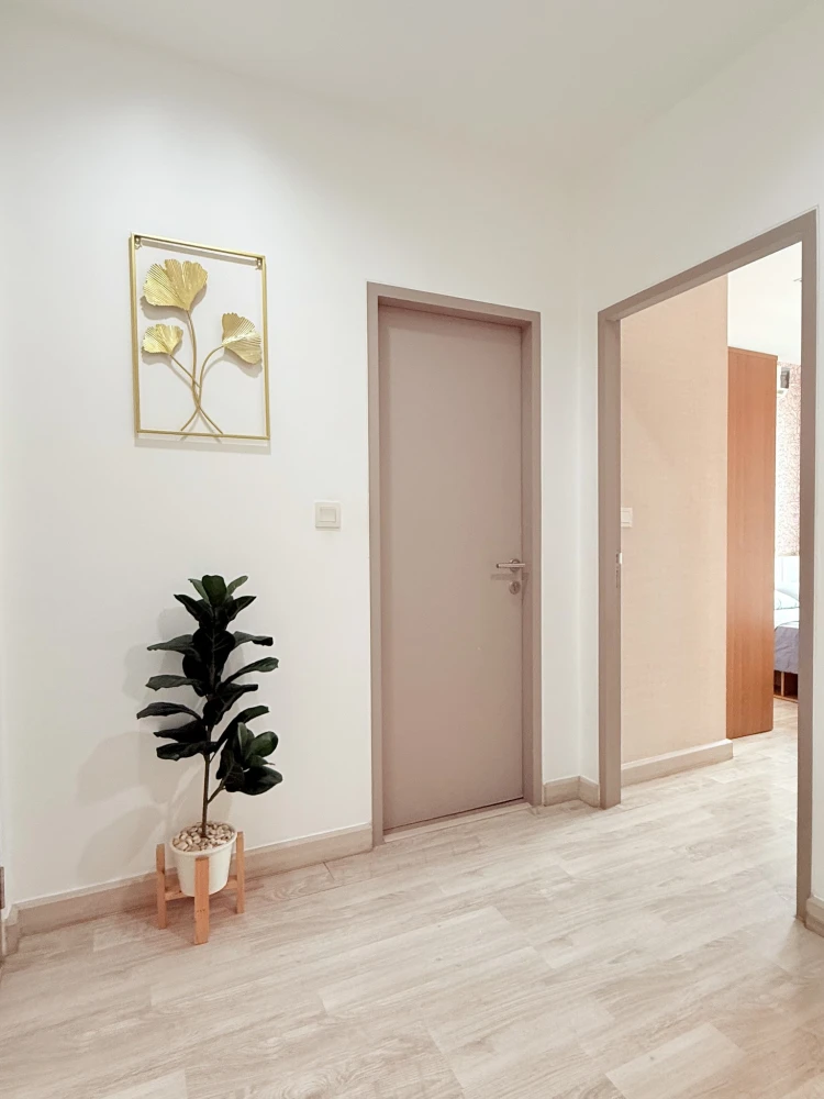Urgently available for rent at Ideo Mobi Sukhumvit. Spacious room, high floor, great view, convenient and complete here. You must book now.