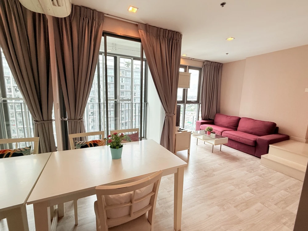 Urgently available for rent at Ideo Mobi Sukhumvit. Spacious room, high floor, great view, convenient and complete here. You must book now.