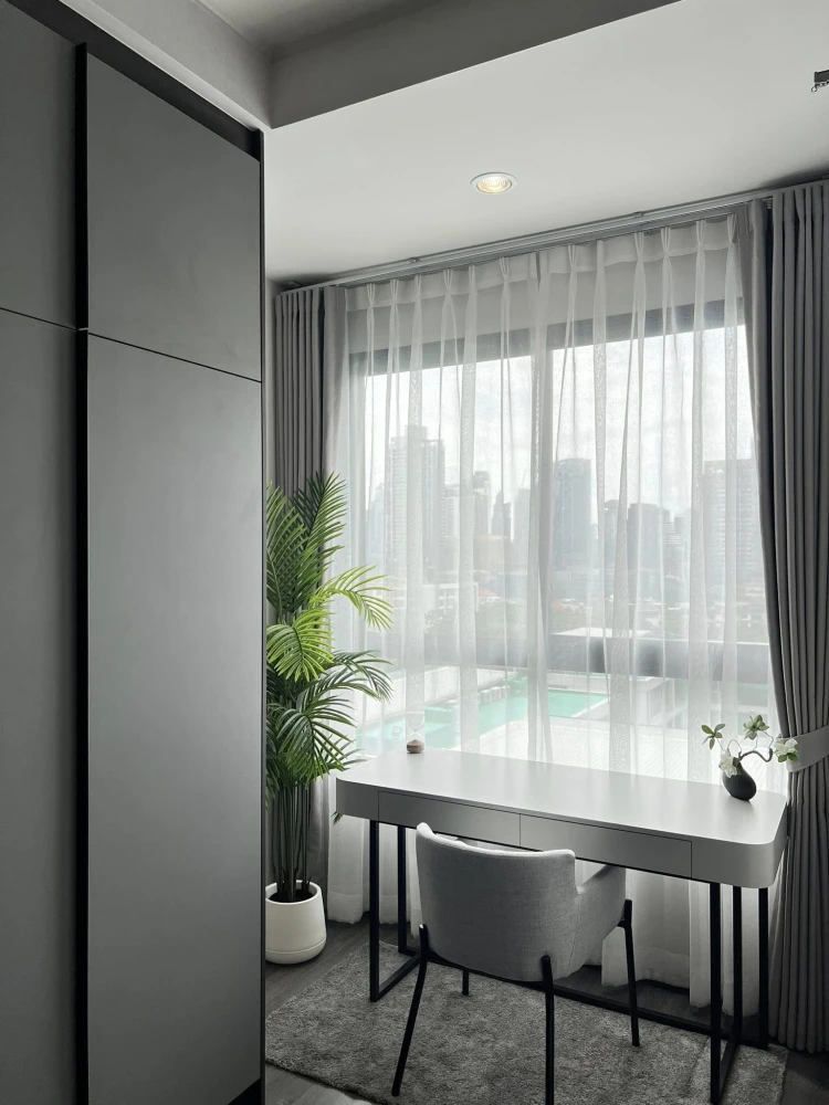 For rent immediately! IdeO SUKHUMVIT RAMA 4, beautifully decorated unit with high-quality built-in furniture. Amazing price! You'll regret not booking