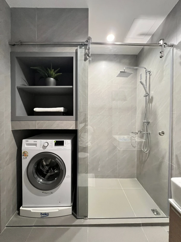 For rent immediately! IdeO SUKHUMVIT RAMA 4, beautifully decorated unit with high-quality built-in furniture. Amazing price! You'll regret not booking
