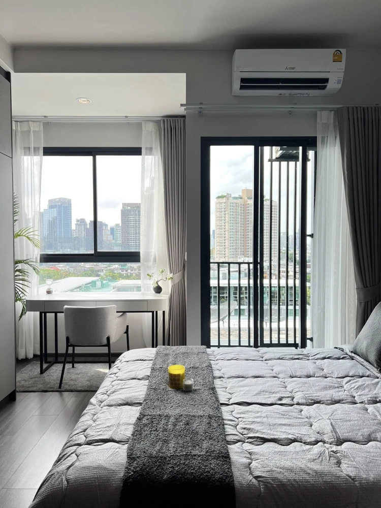 For rent immediately! IdeO SUKHUMVIT RAMA 4, beautifully decorated unit with high-quality built-in furniture. Amazing price! You'll regret not booking