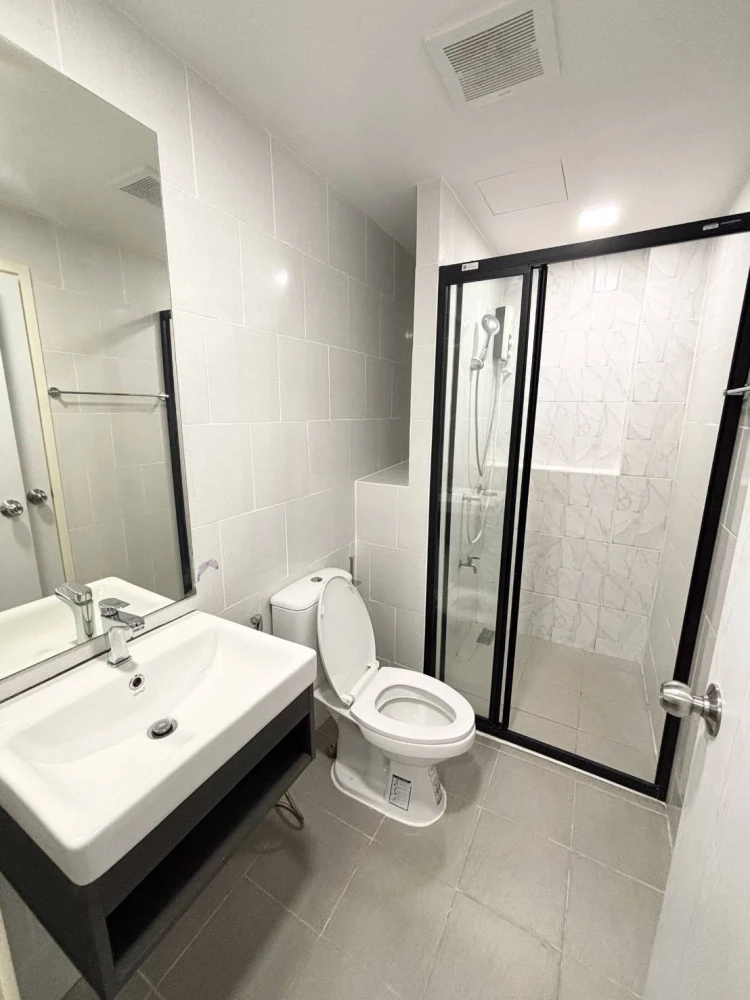 Urgently available for rent: Kave Mutant Salaya, a lovely room with complete furniture and appliances. Hurry and reserve now, don't miss out!