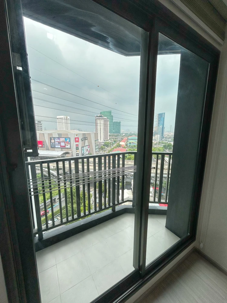 Urgently for rent: Life Ladprao, 15th floor, open view, garden view, large balcony, complete here, good like this, hurry and reserve now.