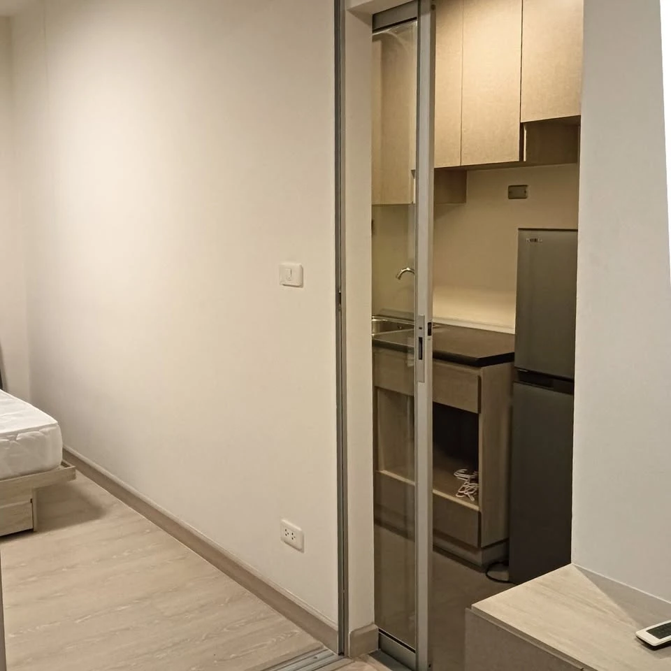 Urgently for rent: Niche id @ Pakkret Station, corner room on the Chao Phraya River side, 27th floor, good price, come and reserve now.