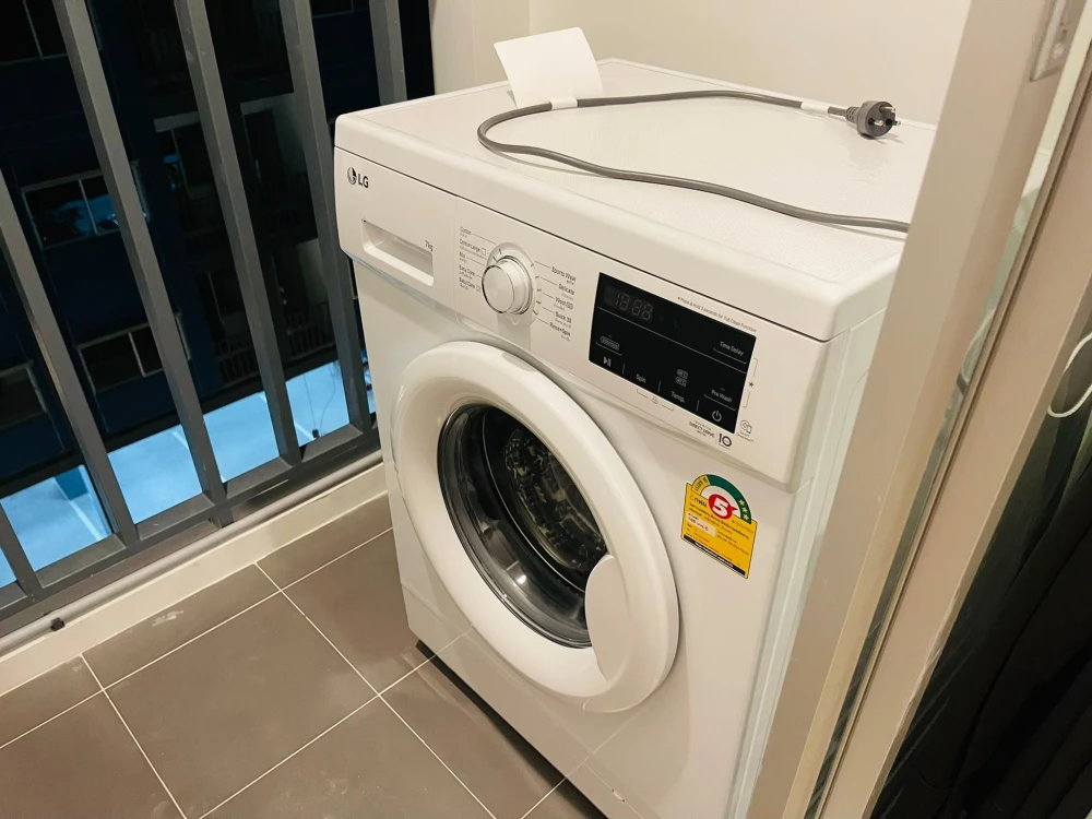 Condo for rent at Sena Kith Chalong Krung-Lat Krabang. Ready to move in, fully furnished with appliances. Just bring your suitcase!
