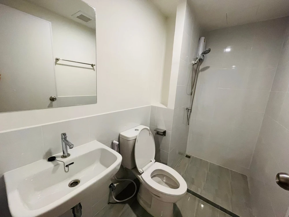 Condo for rent at Sena Kith Chalong Krung-Lat Krabang. Ready to move in, fully furnished with appliances. Just bring your suitcase!