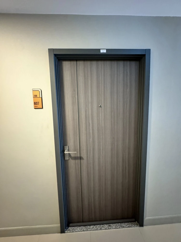 For rent immediately! Supalai Veranda Ramkhamhaeng, beautifully decorated unit on the 27th floor with Osotspa view. Lovely built-in furniture. Book no