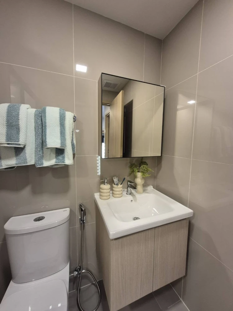 Urgent rental: THE BASE Ratchada - Thapra. Fully furnished and ready to move in with complete facilities. Pet owners—don't miss out!
