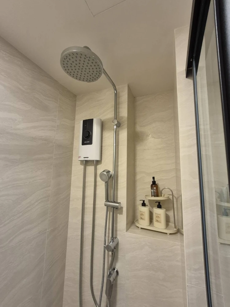 Urgent rental: THE BASE Ratchada - Thapra. Fully furnished and ready to move in with complete facilities. Pet owners—don't miss out!
