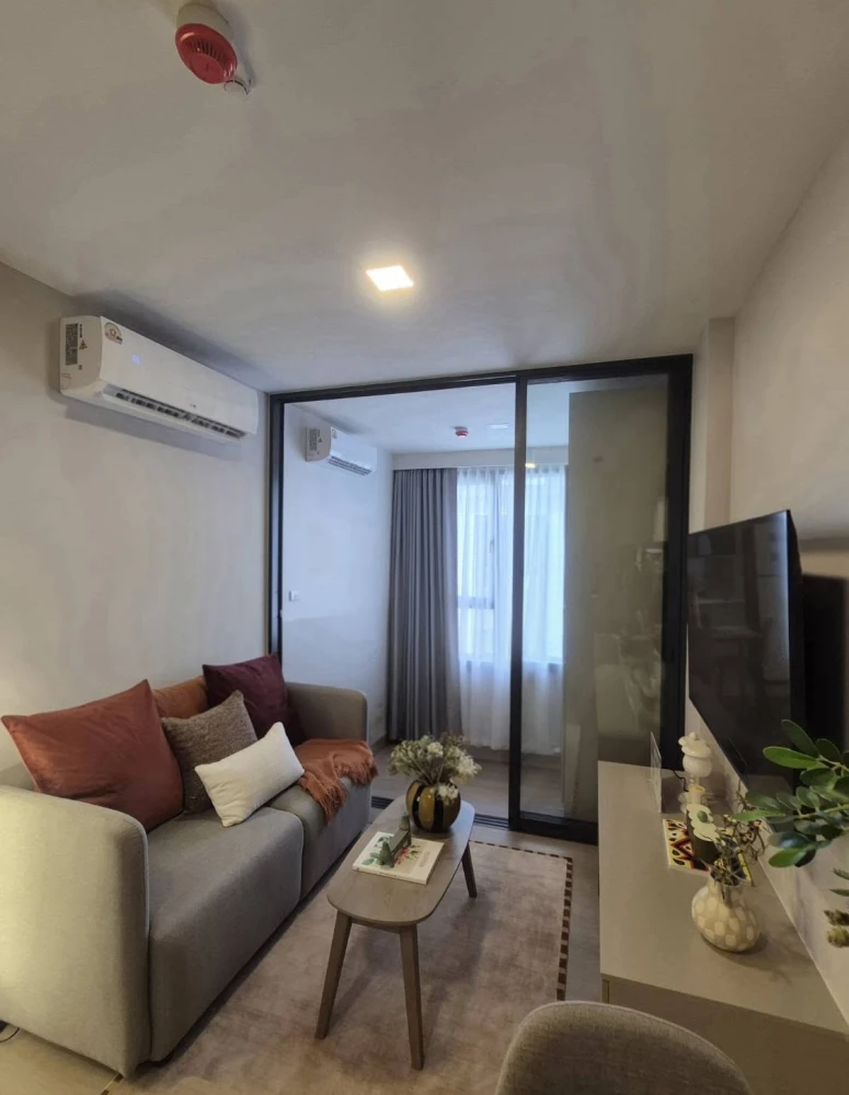 Urgent rental: THE BASE Ratchada - Thapra. Fully furnished and ready to move in with complete facilities. Pet owners—don't miss out!