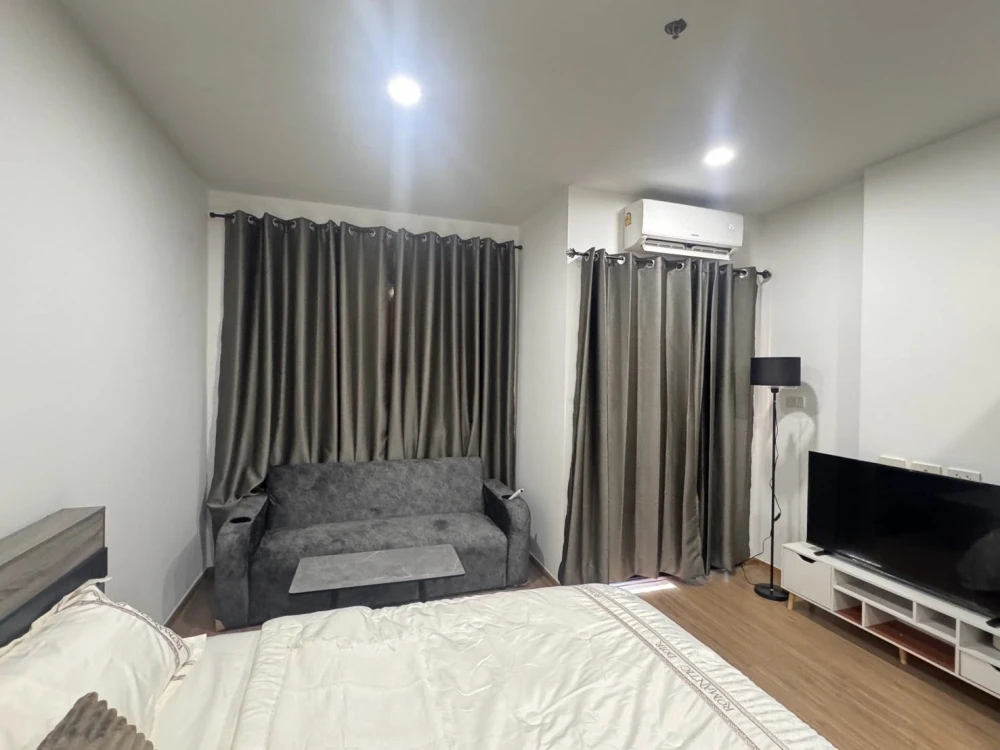 Urgent rental! The Livin Phetkasem 37. Nice room, fully furnished with appliances. Amazing price! Don't miss out!