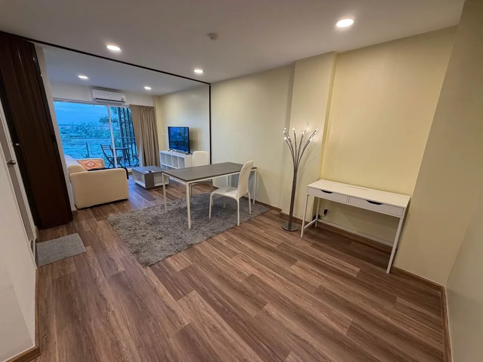 Urgent rental: Spacious condo at Miami Bangpu. Comes with ample living space and full amenities—book now!