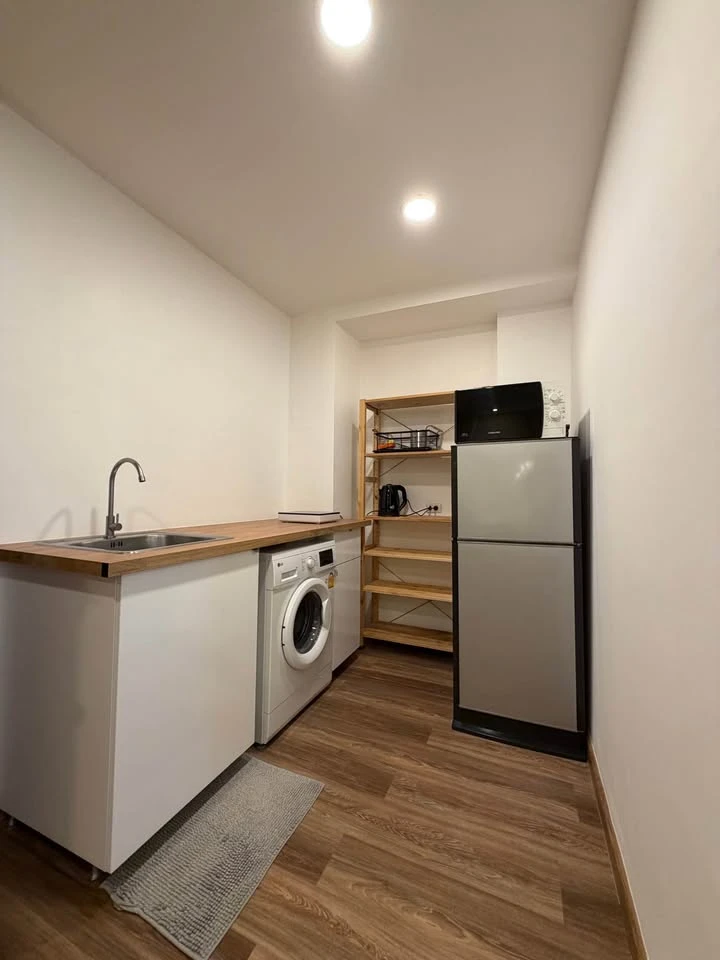 Urgent rental: Spacious condo at Miami Bangpu. Comes with ample living space and full amenities—book now!