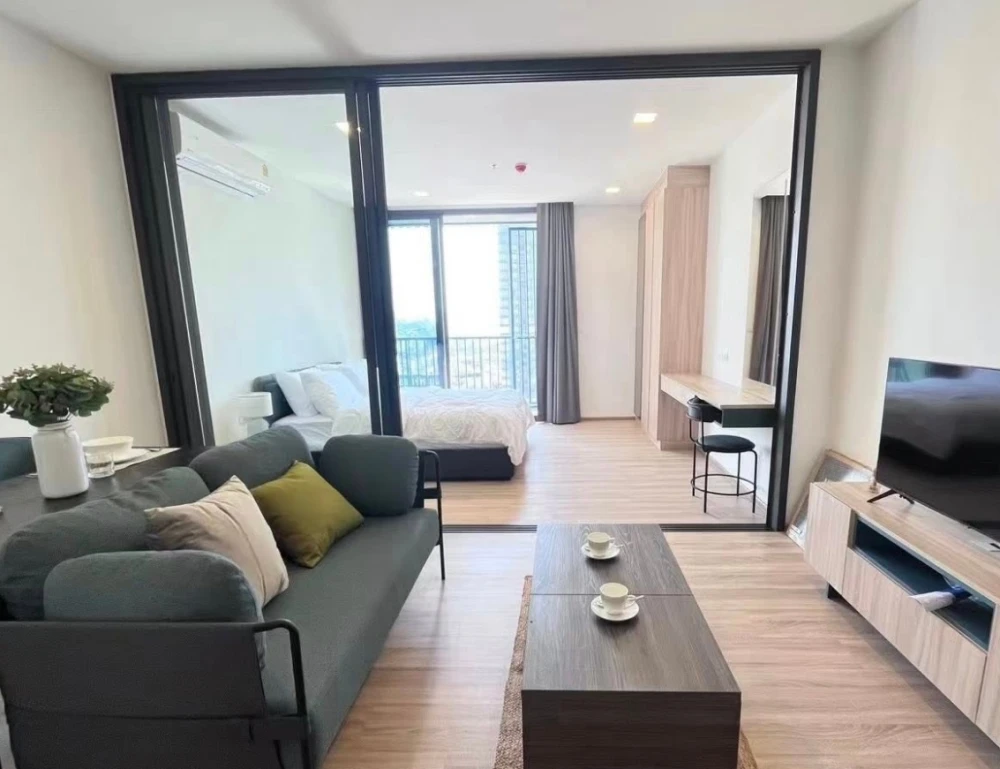 Condo for rent, XT Phaya Thai. Spacious room with ample living space and complete amenities. Book now!