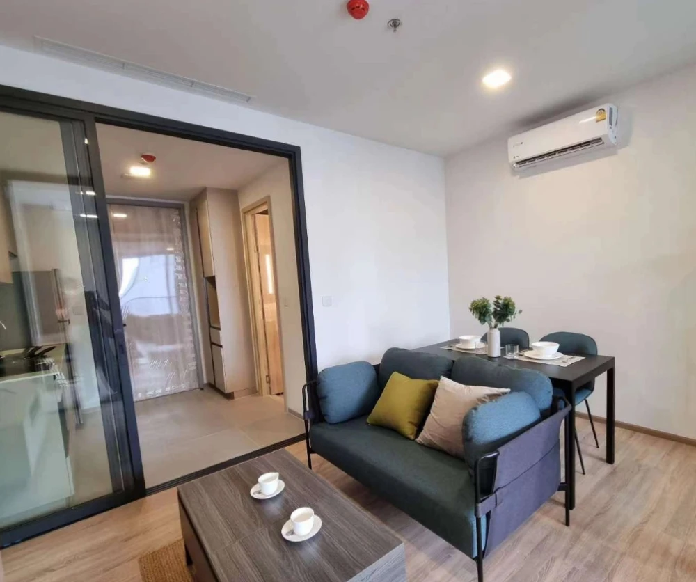 Condo for rent, XT Phaya Thai. Spacious room with ample living space and complete amenities. Book now!