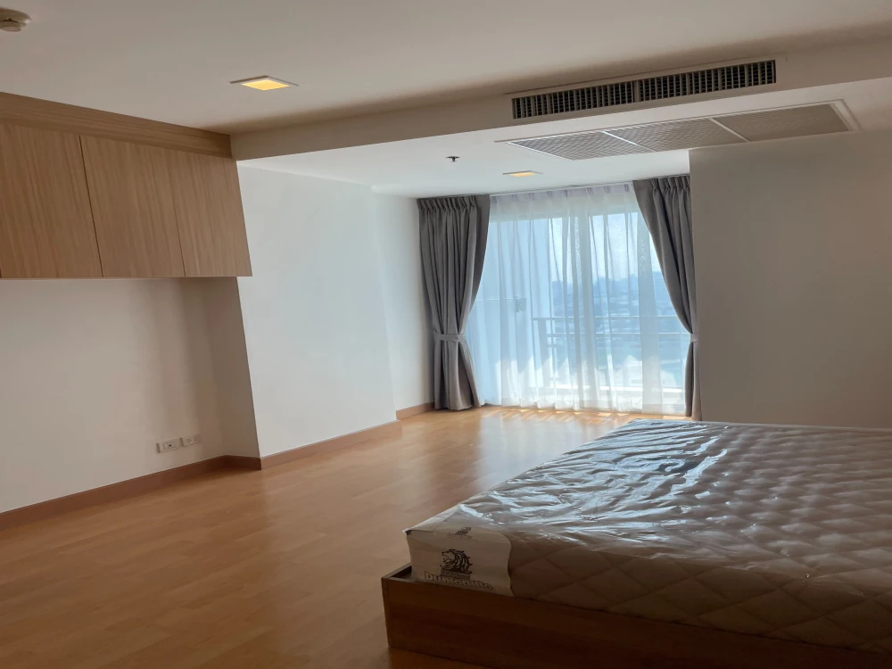 For rent urgently!! Condo Nusasiri Grand Condo in the heart of Sukhumvit There are complete facilities. Don't miss it!!