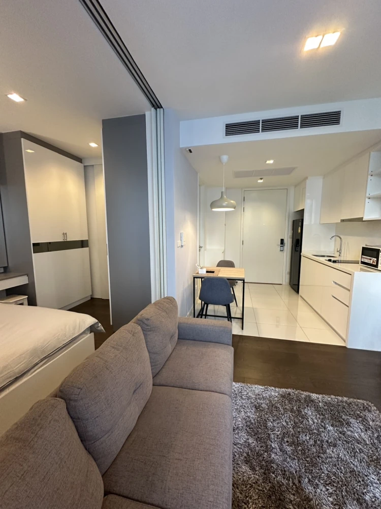Urgently for rent, Nara Nine Condo, simply decorated room, 10th floor, just the right height, great price, don't miss this opportunity.