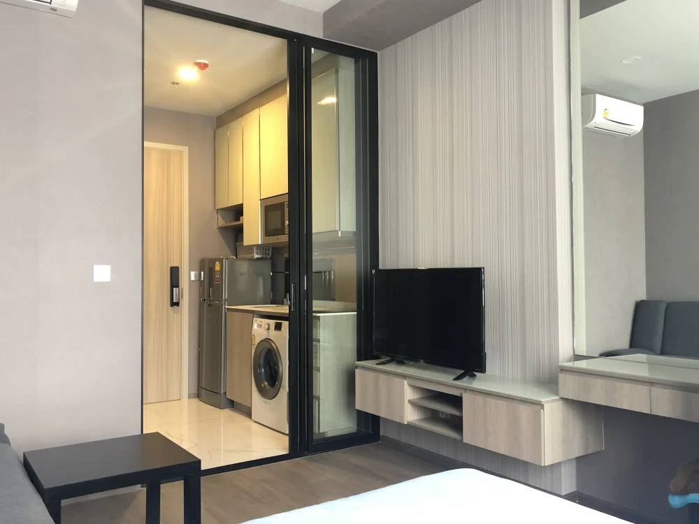 For rent urgently!! Condo Park Origin Phayathai, good location, close to both BTS and Airport link Phayathai!!