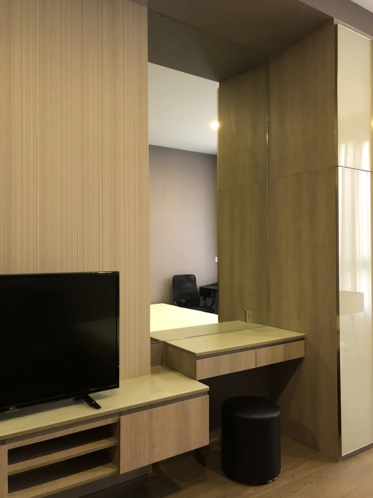 For rent urgently!! Condo Park Origin Phayathai, good location, close to both BTS and Airport link Phayathai!!