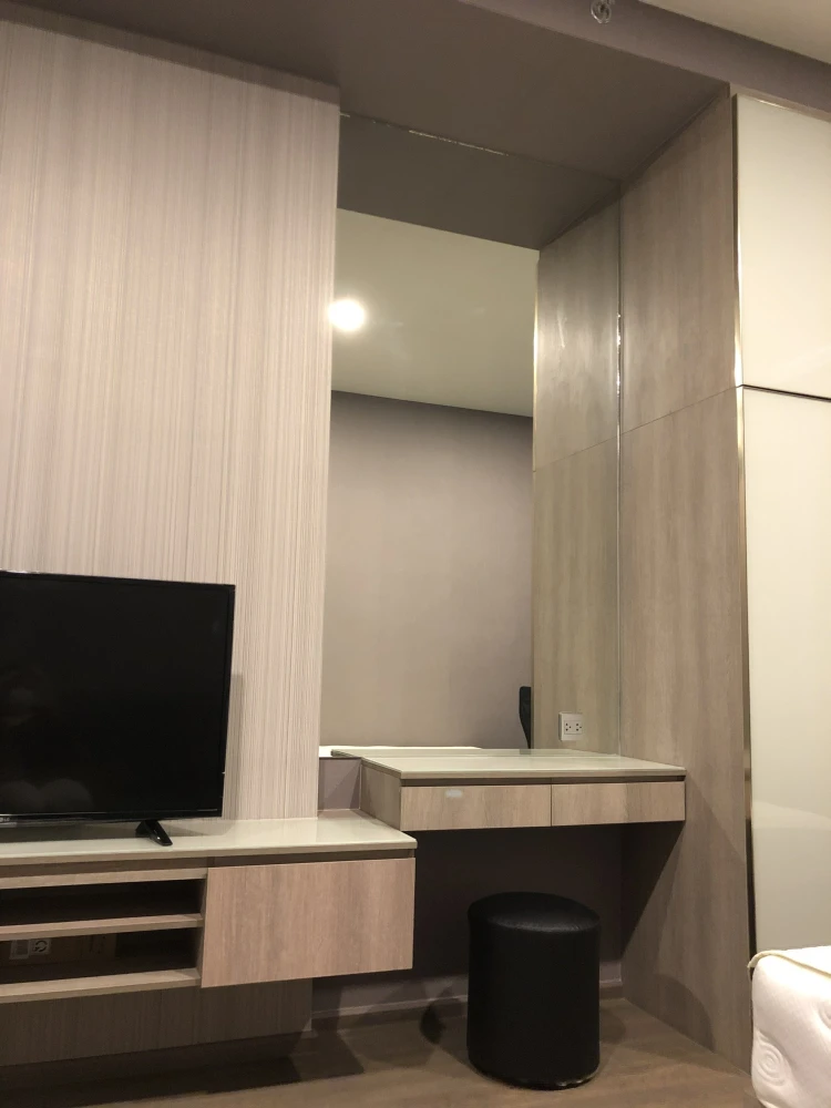 For rent urgently!! Condo Park Origin Phayathai, good location, close to both BTS and Airport link Phayathai!!