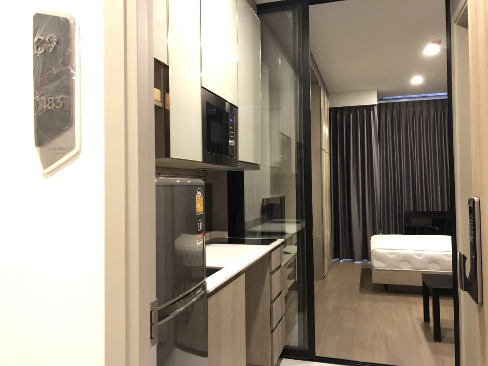 For rent urgently!! Condo Park Origin Phayathai, good location, close to both BTS and Airport link Phayathai!!