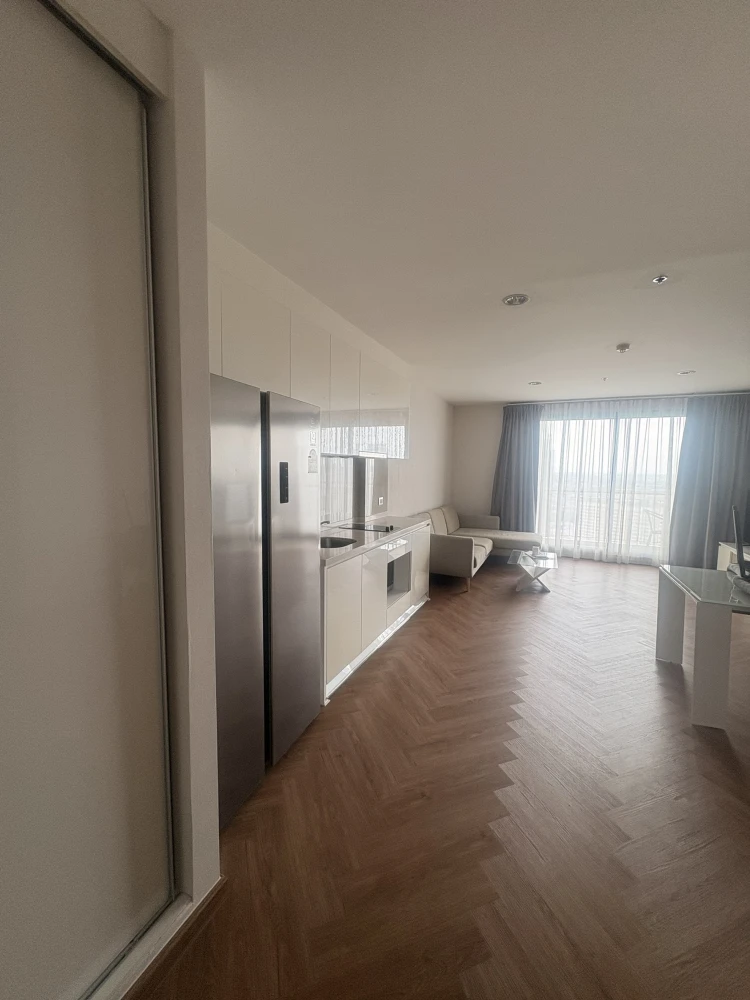 For rent urgently!! Condo Rhythm Sukhumvit 42, room number 5/381, good location, can carry the bag and move in immediately, don't miss it!!